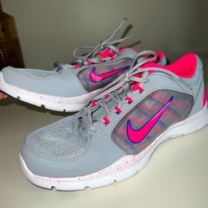 NEW NIKE running shoes